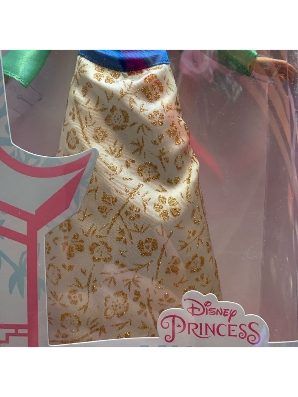 Disney Princess Mulan Classic Doll with Pendant - Picture 2 of 3